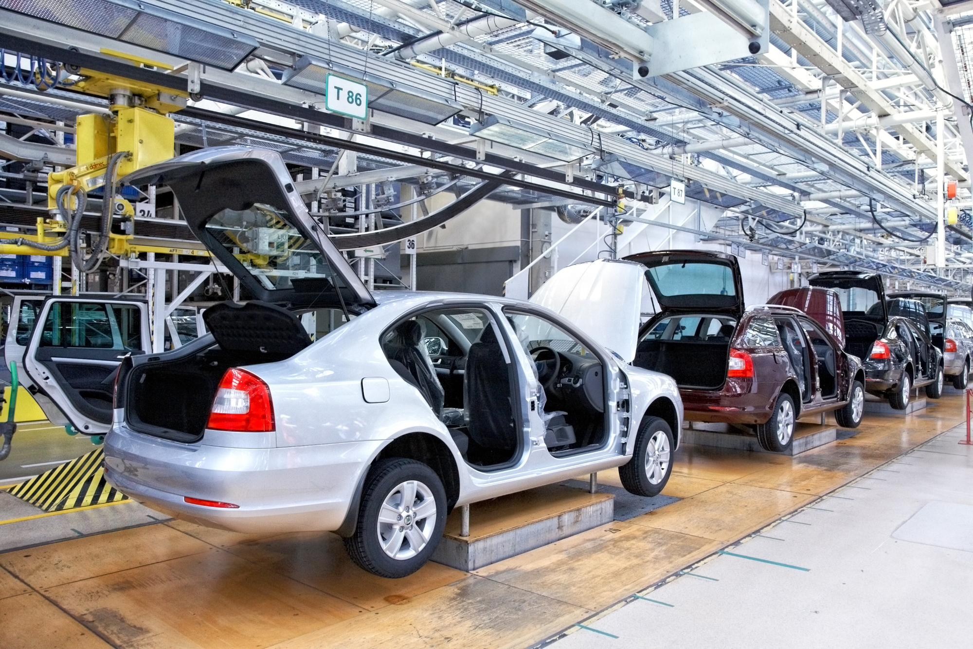 Avtomobilska industrija je ena izmed vodilnih industrij tega sveta